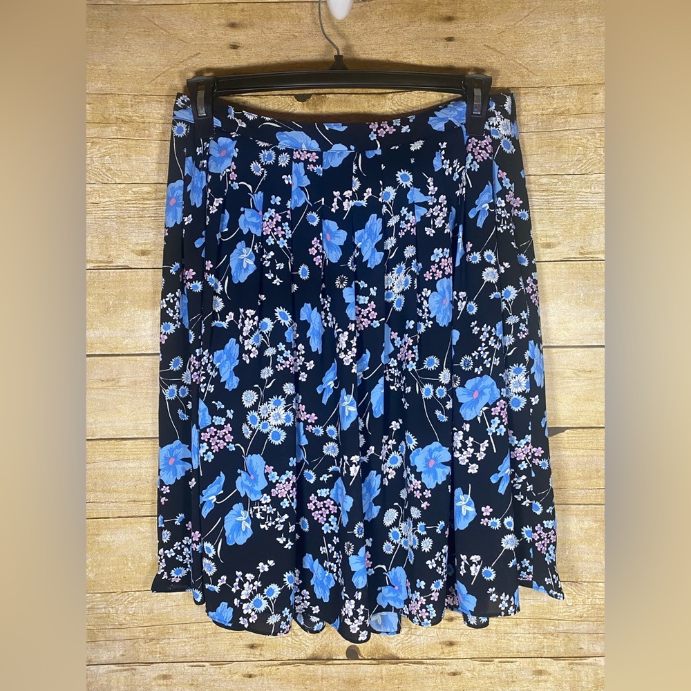 TALBOTS A-Line Pleated Skirt BLACK BLUE & PINK FLORAL size 8P Flowy Summer Chic